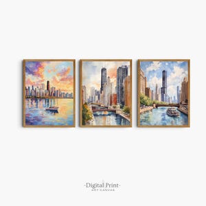 Op de afbeelding: Set van drie ingelijste aquarelprints met Chicago stadsgezichten. Het kunstwerk toont de skyline van de stad, de rivier en boten, met levendige kleuren en een schilderachtige stijl. De frames hebben een warme, natuurlijke houttint.