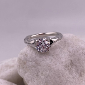 Melted Metal Ring, Engagement Ring, Liquid Silver Ring, Wavy Shape Band, Curved Solid Silver Ring, Organic Form, Single Stone Ring.