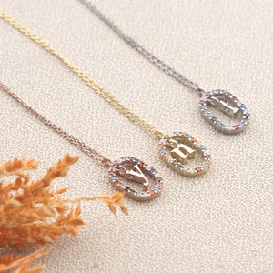 Collar con dije inicial personalizado, collar con letras delicadas, collar con letras de diamantes, regalo de dama de honor, regalo de aniversario, regalo para esposa, ella o mamá