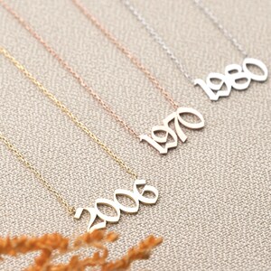 Colar personalizado de ano de nascimento para mulheres, colar de data personalizado, número da sorte, presente exclusivo, joias de Natal minimalistas, pingente de ano