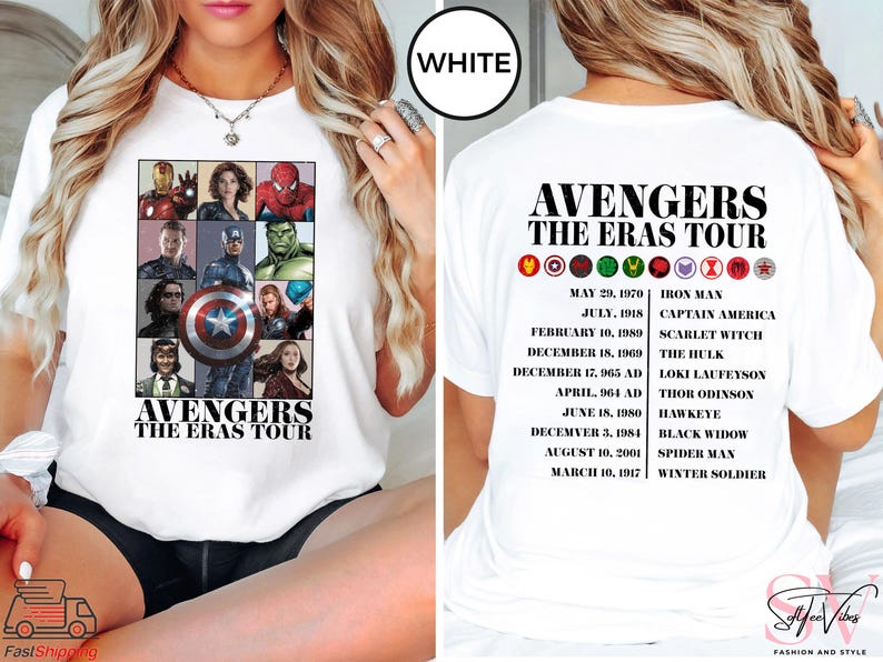 Może przedstawiać: Biała koszulka z grafiką postaci Avengers&oacute;w i tekstem "Avengers The Eras Tour". Na plecach koszulki znajduje się lista postaci Avengers&oacute;w i ich pierwszych występ&oacute;w.