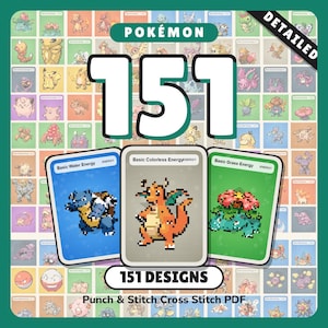 Può includere: Una collezione digitale di 151 schemi a punto croce Pokémon con design in pixel art. L'immagine mostra una griglia di vari personaggi con tre carte in evidenza etichettate come Basic Water Energy, Basic Colorless Energy e Basic Grass Energy.