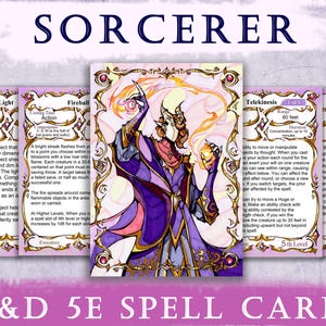 Op de afbeelding: Een verzameling D&D 5E spreukenkaarten met de titel SORCERER bovenaan en D&D 5E SPELL CARDS onderaan. De kaarten tonen gedetailleerde illustraties van een personage in paarse gewaden en tekst die spreuken zoals Light, Fireball, Telekinesis en Gate beschrijft.