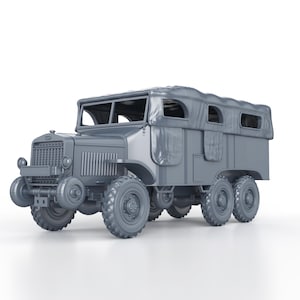 Op de afbeelding: Grijs model van een vintage vrachtwagen met een overdekt achtergedeelte. De vrachtwagen heeft grote, noppenbanden en een gedetailleerde grille. Het model is een replica van een klassiek voertuig, waarbij het ontwerp centraal staat.