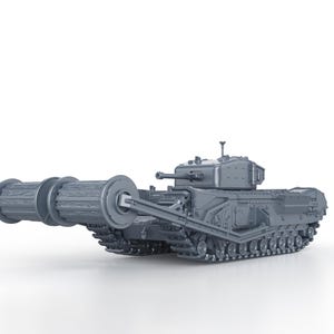Peut inclure: Un modèle réduit gris de char Churchill AVRE comprenant une tourelle avec un canon court, un châssis à chenilles et un dispositif de déminage frontal composé de deux grands rouleaux cylindriques fixés par de longs bras de support métalliques.