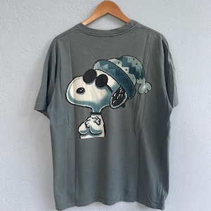 Vintage 90s peanuts snoopy Joe cool wearing a beanie tshirt