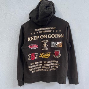 Y2K Luster Motorcylce Racing Zip Up Hoodie Faded Black - Y2K Motorcore Biker Sweatshirt - Retro Broderad Patch Jacka - Storlek Medium