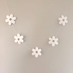 Daisy Custom Garland, Flower Garland, Cute Felt Aesthetic Garland, Kids Wall Hanging Decor, Floral Nursery Garland, Flower Party Garland