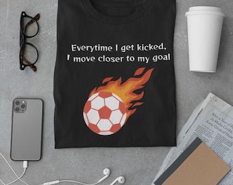 Motivierendes T-Shirt mit Fußball Design