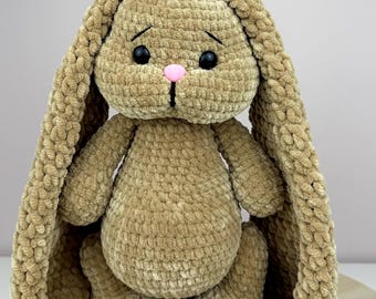 Schema coniglietto all'uncinetto, tutorial facile per realizzare un coniglio amigurumi, schema PDF per realizzare un peluche fatto a mano