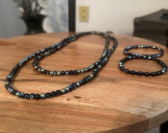 Set met kralenketting en armband