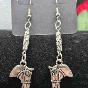 Horse Head Dangle Earrings | Western Cowboy Cowgirl Jewelry | Equestrian Silver Tone Horse Charm Earrings for Women