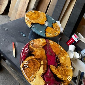 Colorful Wall Clock Made of Resin and Olive Wood, Personalized Epoxy Wall Clock, New Home Gift, Live Edge Rustic Olive Wood Wall Clock
