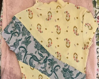Vestido amarillo floral ecléctico de Urban Outfitters