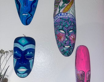 máscara pintada a mano