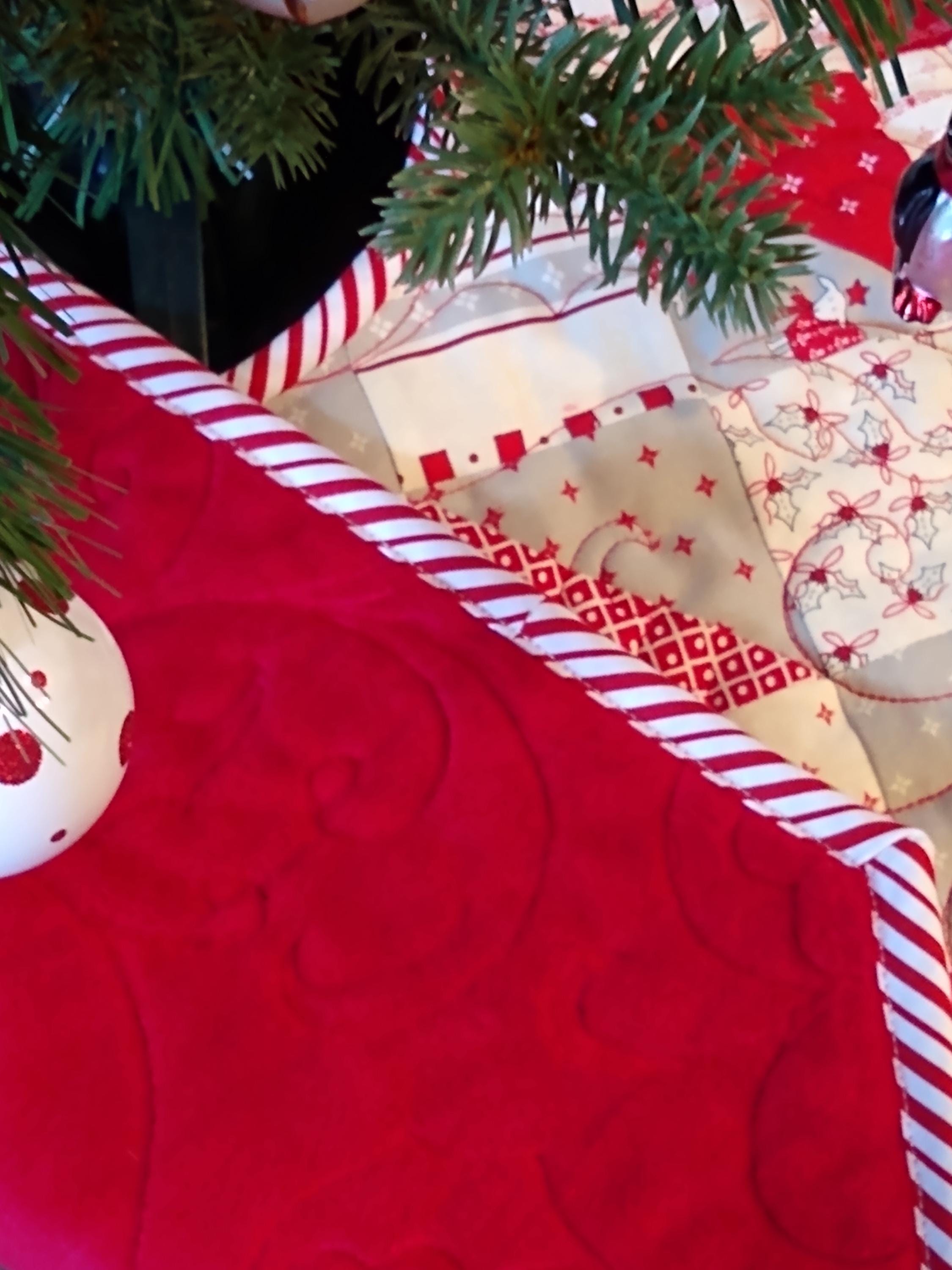 Christmas Ornament Quilted Tree Skirt GFTOTP1228