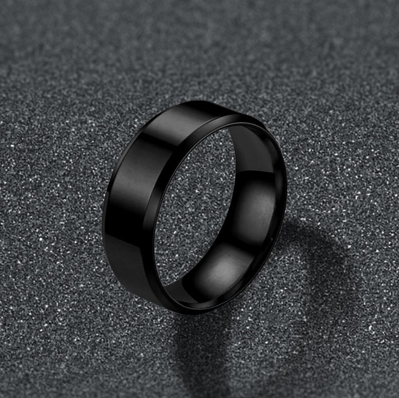 Mens black ring, Band ring for Men and Women, Mens Black Modern Rings, Stainless Steel ring Gift for him, her zdjęcie 4