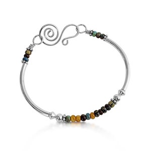 Pulsera de plata hecha a mano, pulsera de plata esterlina, multicolor con acentos azules, estilo boho, regalo para ella, pulsera de cuentas de semillas imagen 1