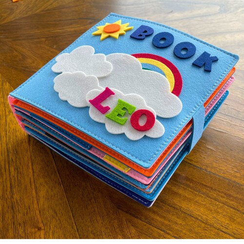 Mallie® Montessori Busy Board Mit Rollenspiel-Set & Fingerpuppen