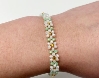 Daisy flower chain bracelet