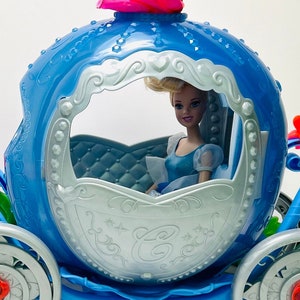 Disney Princess Cinderella Barbie Transforming Pumpkin Carriage Mattel 2011/2012