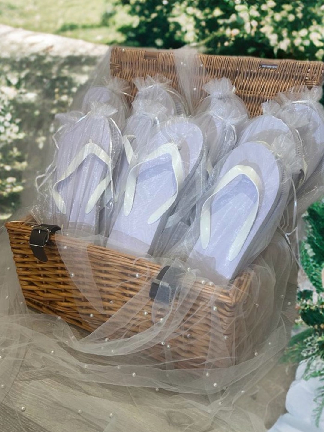 flip flops for party guests