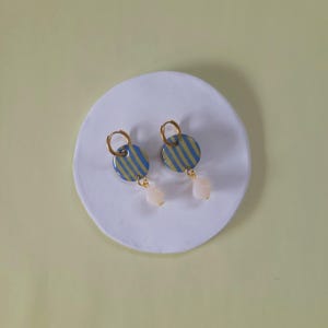 Blue and green striped polymer clay earrings – Gold stainless steel hoops – Handmade jewelry with cream pearl