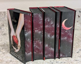Twilight Saga von Stephanie Meyer: Individuell gesprühte Kanten mit Mond und Sternen
