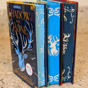 Trilogía Sombra y Hueso con bordes rociados personalizados, Fantasía, Libros de Edición Especial imagen 4