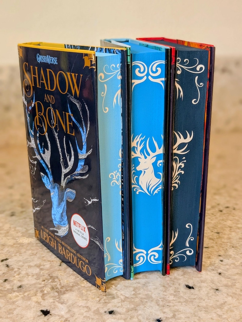 Trilogía Sombra y Hueso con bordes rociados personalizados, Fantasía, Libros de Edición Especial imagen 4