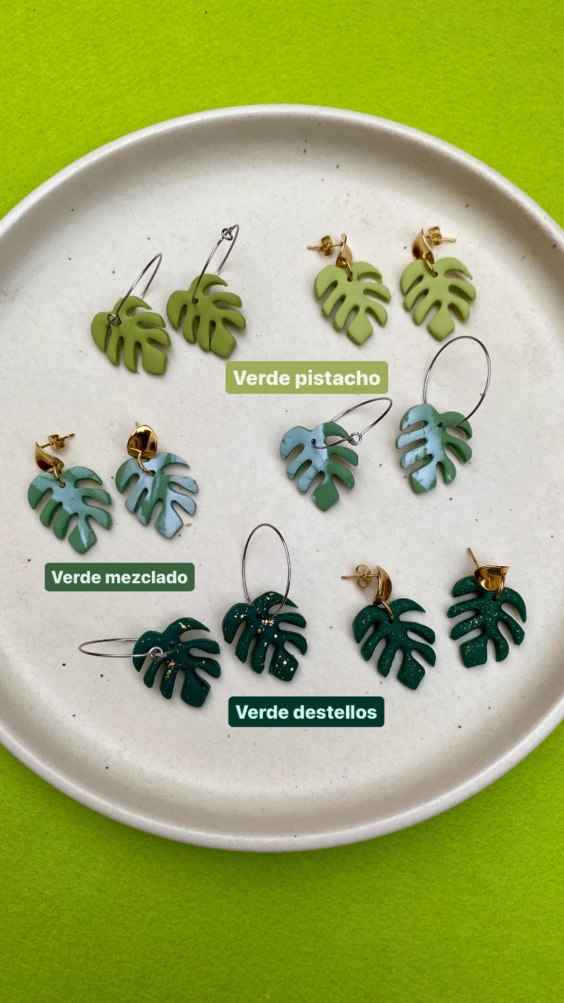 Pendientes Monstera arcilla polimérica, acero inoxidable, hecho a mano, polymer clay, earrings, handmade, joyería artesanal, mujer, imagen 2