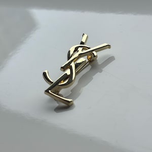 YSL VTG Yves Saint Laurent Vintage Golden Brooch 4cm Stainless Steel Logo Monogram Accessory Jewelry 1.6"