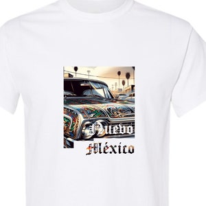Nuevo Mexico Lowrider T-shirt, New Mexico Pride Premium materiaal, uniek design streetwear mode, palmbomen achtergrond, kleurrijk ontwerp