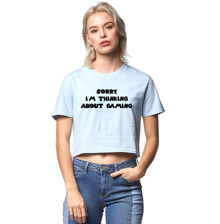 GAMING COMMUNITY MINI CROPPED TEE / WHT