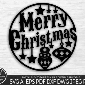 Peut inclure: Décoration de Noël circulaire noire avec les mots "Merry Christmas" dans une police décorative. Le design comprend des étoiles et des ornements suspendus. Le bas de l'image comprend le texte "DIGITAL FILE - EDITABLE SCALABLE CUTTABLE PRINTABLE" et des informations sur le type de fichier.