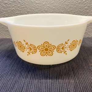 Butterfly Gold vintage Pyrex casserole dish