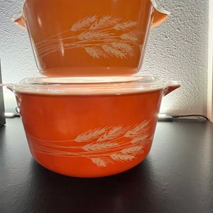 Pyrex Wheat Autumn Harvest, round casserole with lid