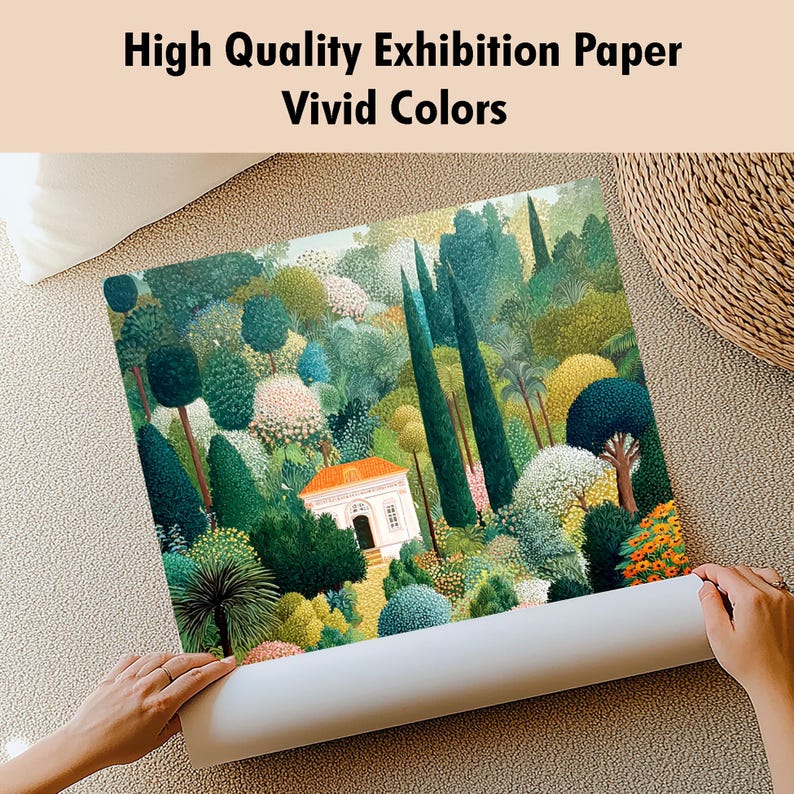 Pu&ograve; includere: Una stampa arrotolata di una colorata scena di giardino con un edificio bianco e un tetto arancione. La stampa &egrave; su carta da esposizione di alta qualit&agrave; con colori vivaci. Il testo in alto recita "High Quality Exhibition Paper Vivid Colors".