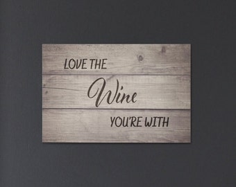 Adoro o vinho que você está com placa de madeira rústica | Arte de parede em tela | Presente de decoração para casa | Placa de cozinha, sala de estar e sala de jantar | Presente de vinho