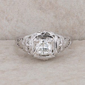 18k White Gold Diamond Filigree Cutout Style Engagement Ring