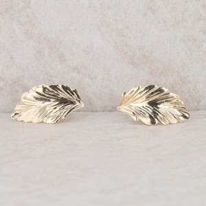 14k Yellow Gold Textured Leaf Stud Earrings, 0.8g