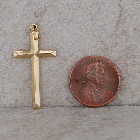 14k Yellow Gold Cross Pendant 0.70g - image 3