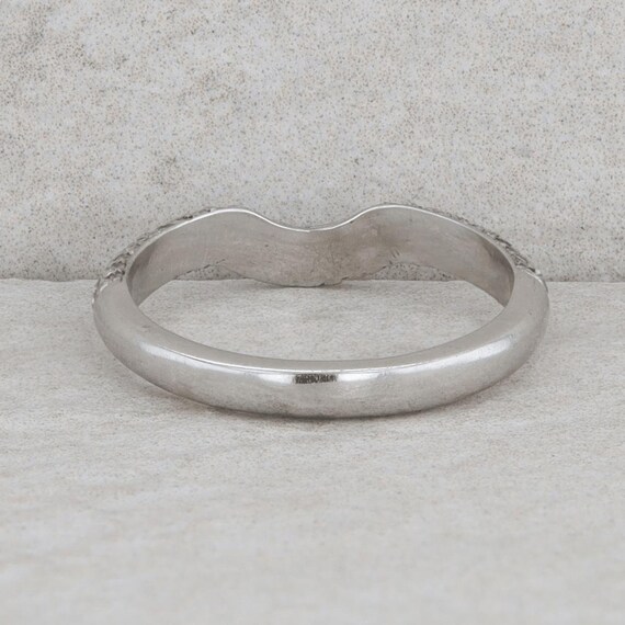14k White Gold Pave Scallop Setting Diamond Wedding Band (1/8 cttw) main image 1