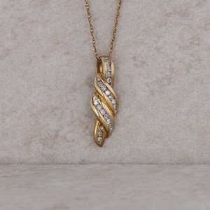 14k Yellow Gold Diamond Twist Style Necklace