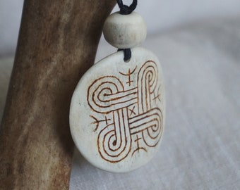 White Reindeer Antler Pendant with "Looped Square/Hannunvaakuna" -symbol