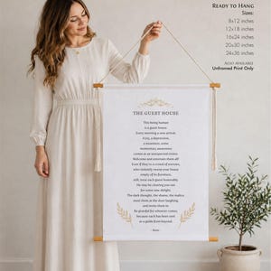 Puede incluir: Colgante de pared de algodón hecho a mano con el poema "The Guest House" impreso en tejido 100% algodón puro. Disponible en varios tamaños, incluyendo 20x30 cm, 30x46 cm, 41x61 cm, 51x76 cm y 61x91 cm. Listo para colgar.