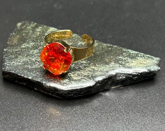Anello regolabile da 12 mm in opale di fuoco impreziosito da cristalli Swarovski®