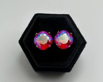 Orecchini Light Siam Shimmer da 12 mm con taglio a cuscino, impreziositi da cristalli Swarovski®.