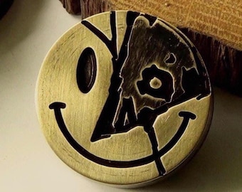 Always carry this smile with you! Big WORRY COIN 35 or 40mm | Challange coin | Anti-stress fidget worry stone toy