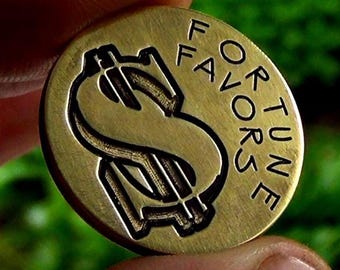 Gegraveerde Lucky Coin-sleutelhanger: rijkdom talisman, zorgenmunt (maten 35 mm, 38 mm, 40 mm)